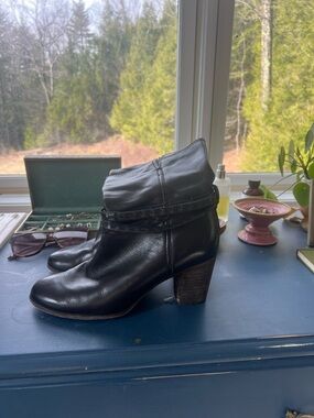 Rare Frye Black Leather Women's Ankle Boots with Stacked Heel